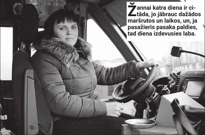 Žanna Daņilova vada pasažieru autobusu