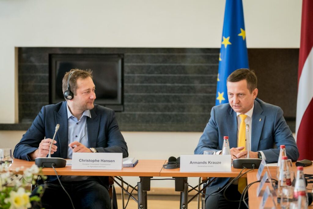 Eiropas Savienības komisārs Hanzens Latgalē tikās ar lauksaimniekiem un pārtikas ražotājiem