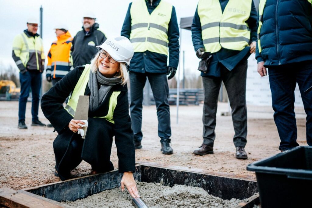Bitus Latvia paplašina logu un durvju ražotni Valmierā