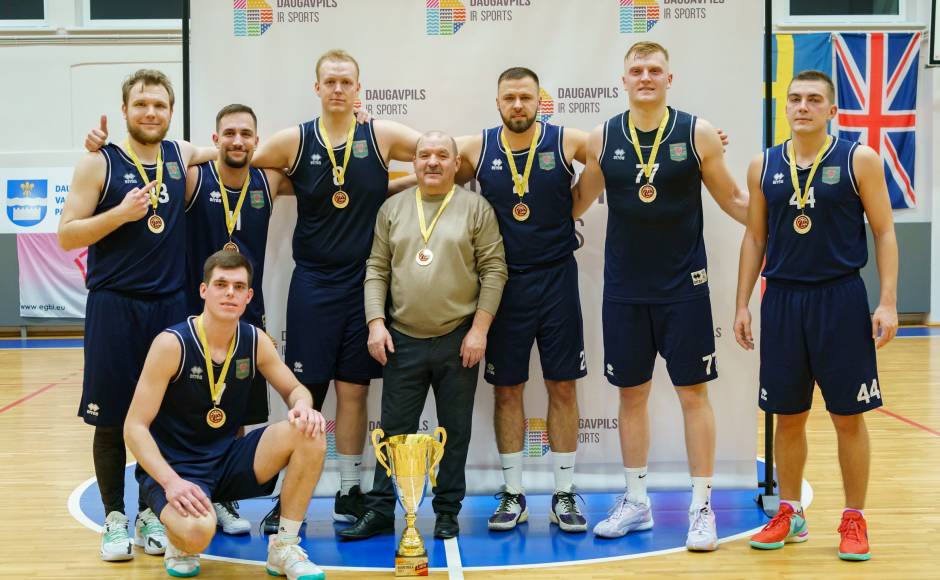 Komanda “Kalupe” uzvarēja pilsētas čempionātā basketbolā