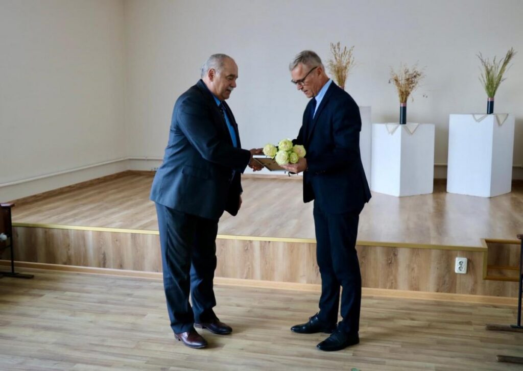 Jāzeps Šņepsts saņēma Saeimas priekšsēdētāja Pateicības rakstu