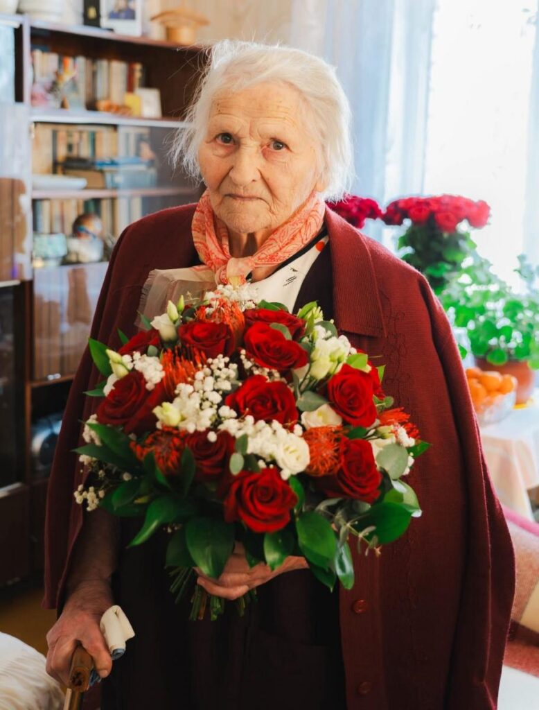 Balveniete Anna Miņina svin 100. dzimšanas dienu