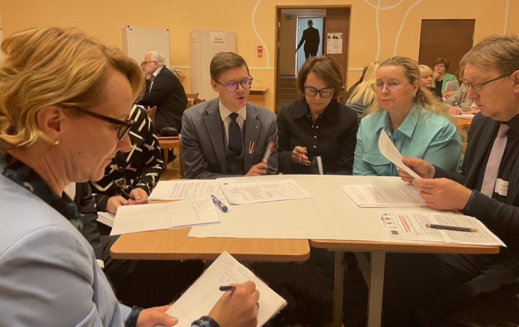 Latgales pedagogi ar ministri diskutē par izglītību