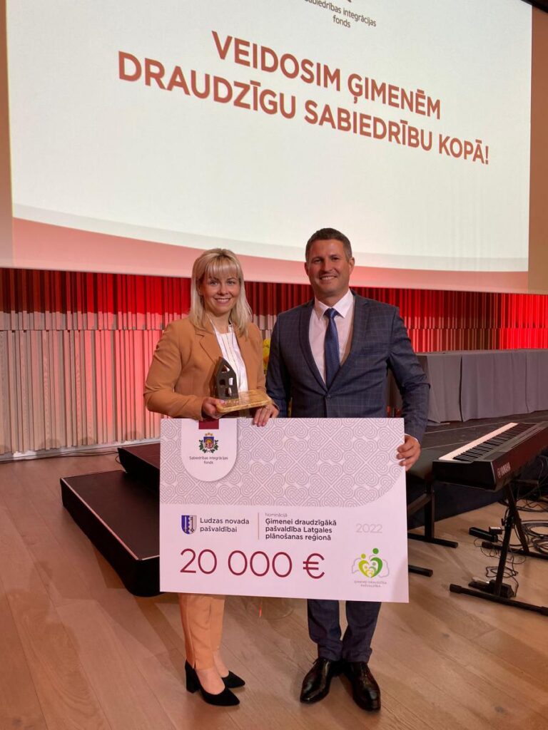 Ludzas un Balvu pašvaldība saņem ģimenei draudzīgāko pašvaldību konkursa balvas