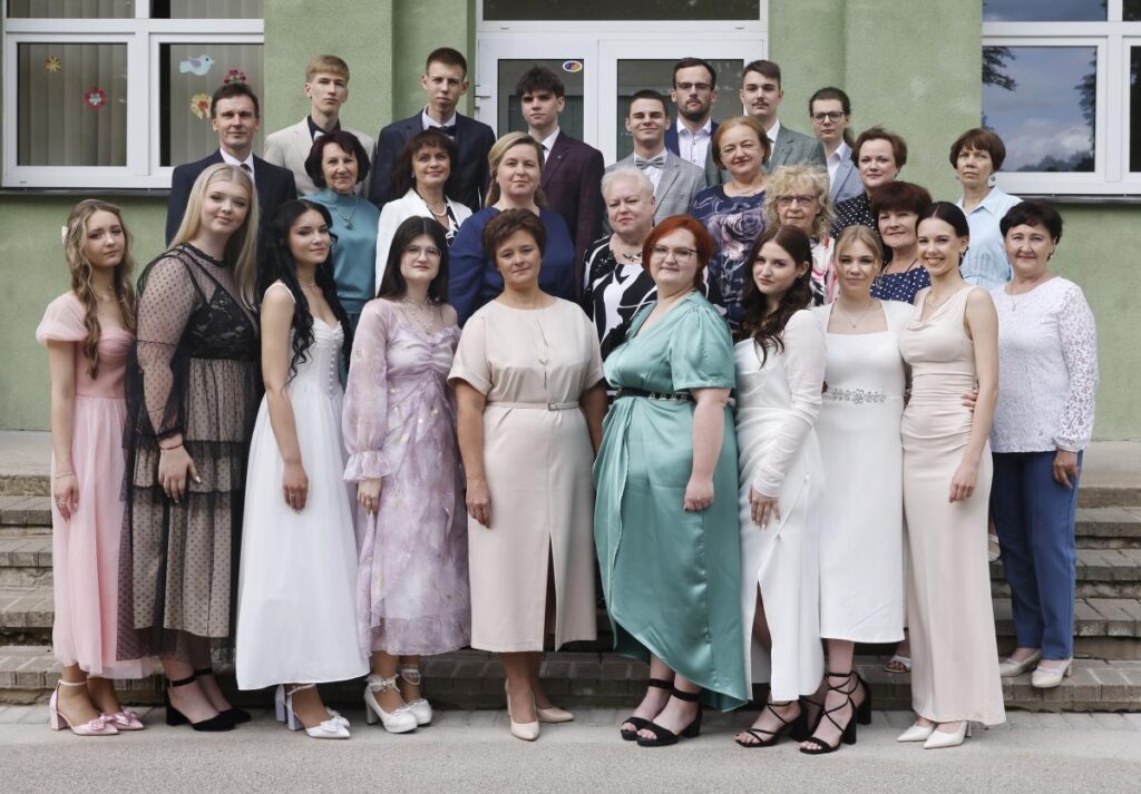 Preiļu 2. vidusskolas pēdējā 12. klase dodas plašajā pasaulē