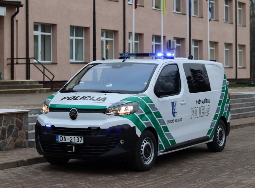 Ludzas novada Pašvaldības policijai iegādāts jauns operatīvais transportlīdzeklis