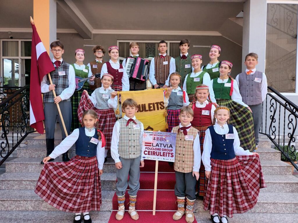 Līvānu “Ceiruleits” Starptautiskajā pasaules tautu deju festivālā Gruzijā
