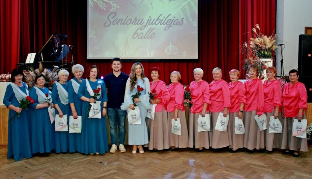 Grandioza jubilejas balle Riebiņos pulcēja draugus no visas Latvijas
