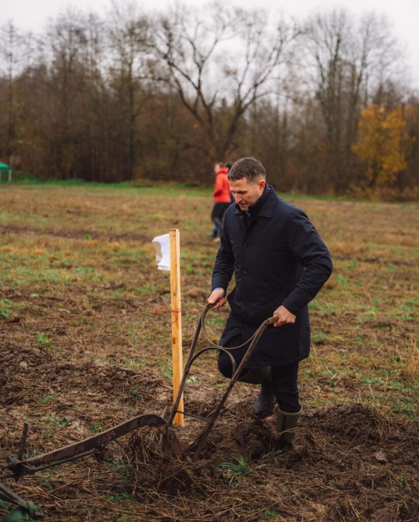 “Latvijas Arāju sacensības 2024” Kārsavā pulcē lauksaimniecības meistarus un stiprina tradīcijas