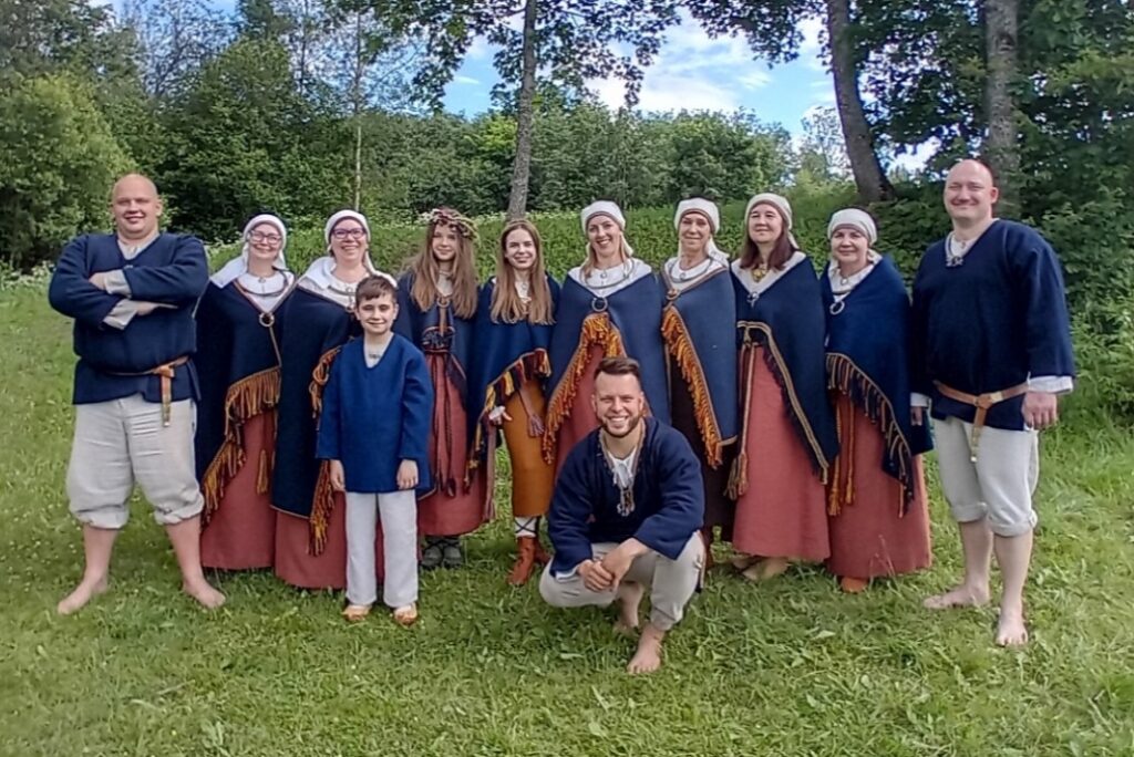 Folkloras kopa “Ilža” no Ciblas laiž klajā videoklipu “Guli, guli, leidaceņa”