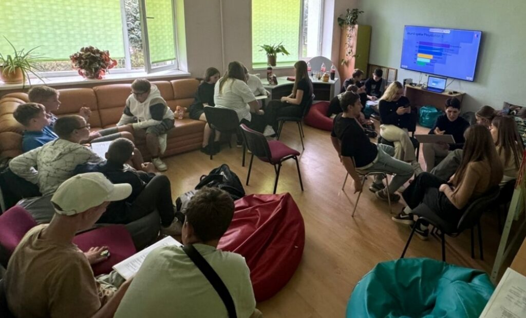 Jaunieši pulcējās uz pasākumu “Mācību gada KICK-OFF” 