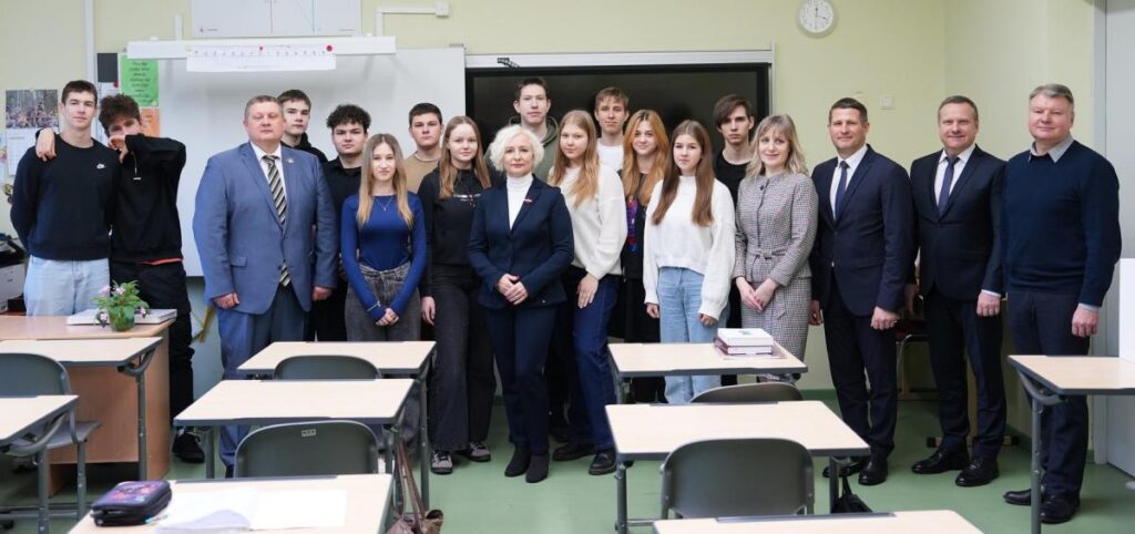 Reģionālajā vizītē Ludzā ierodas Saeimas priekšsēdētāja Daiga Mieriņa 