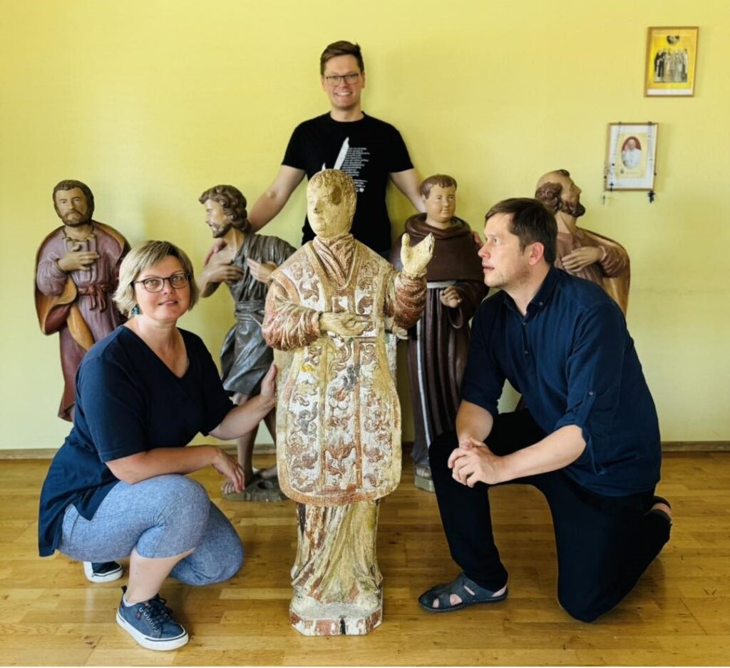 Sv. Stefana skulptūra attīrīta no septiņiem krāsojuma slāņiem 