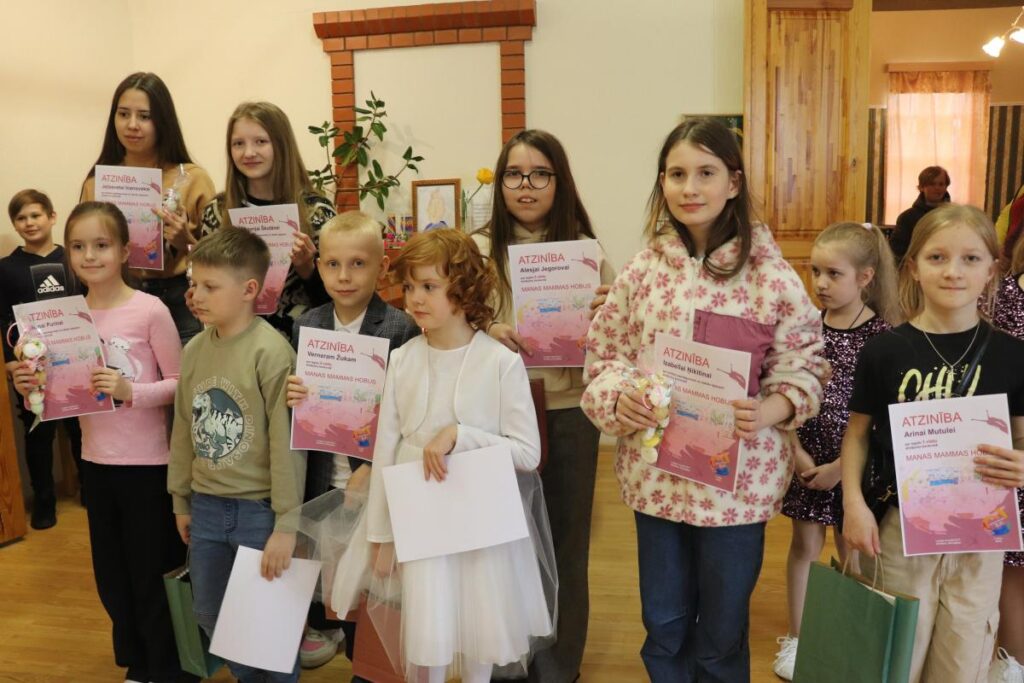 Ludzā atklāta bērnu mākslas darbu izstāde “Svētku pavasaris” 