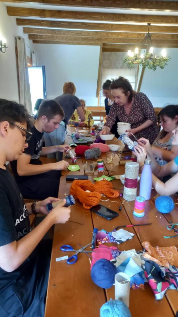 Projekta apmācībās tiekas pedagogi un amatnieki