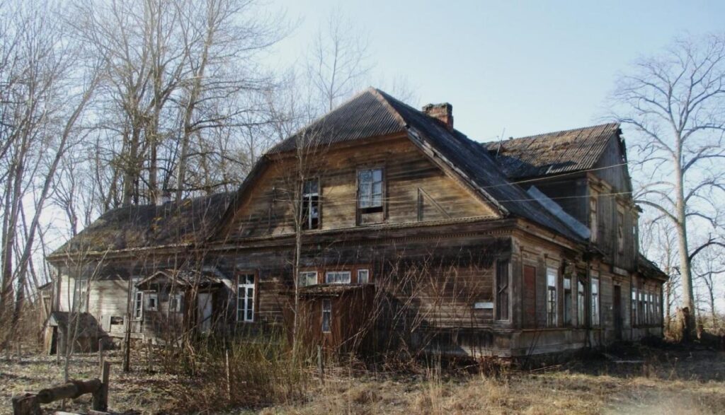 Atdzimst Ālaves muižas kungu māja