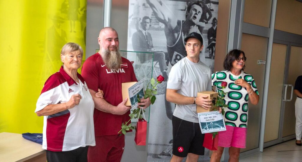 Jelgavas sportistus pavada uz Parīzi