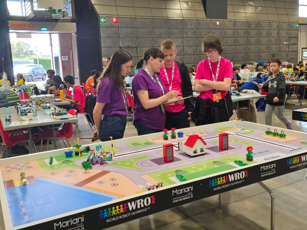 Jelgavas skolēni atgriezušies no pasaules robotikas čempionāta Itālijā