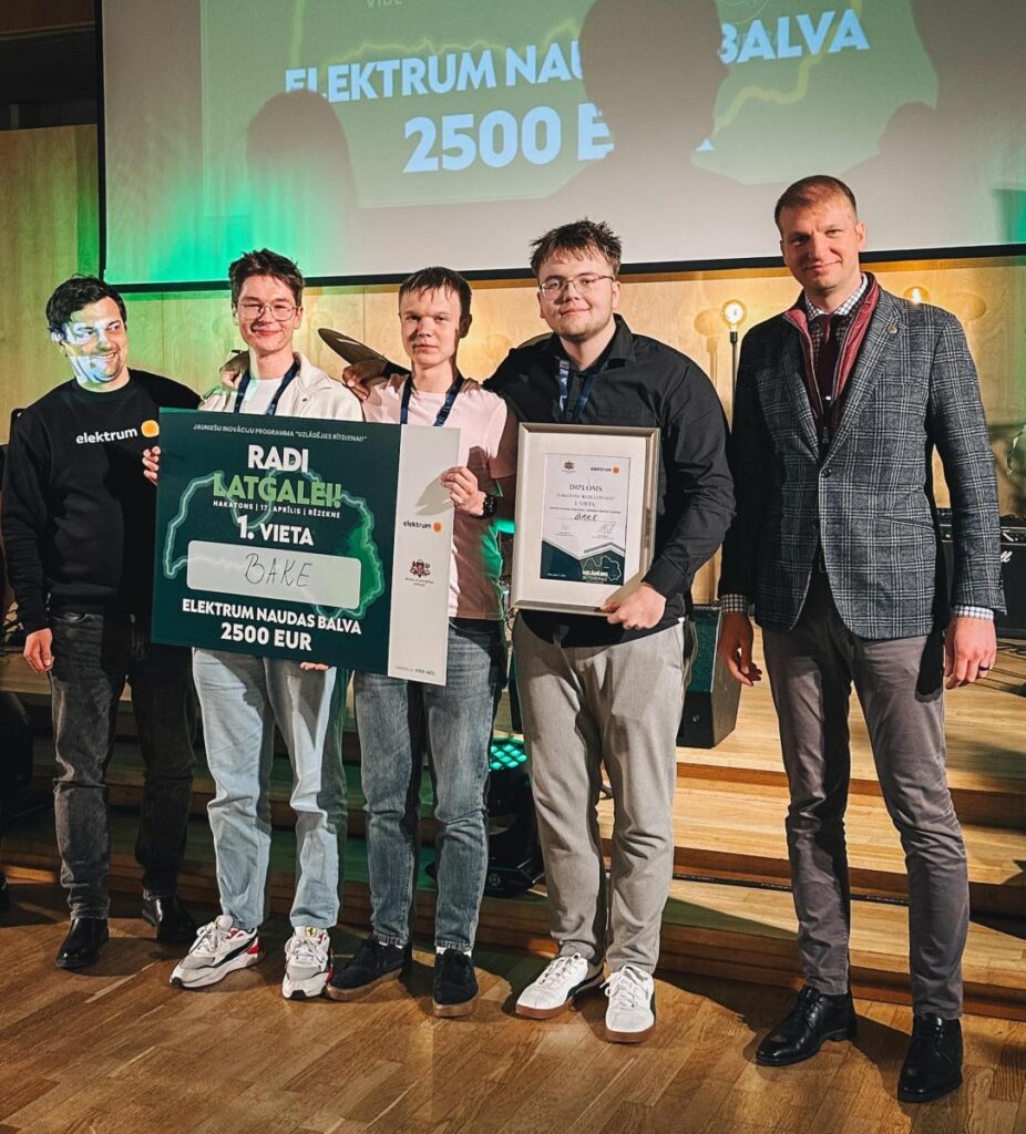 Hakatonā uzvar Rēzeknes jauniešu ideja graudu atsijas pārstrādāt kurināmā granulās