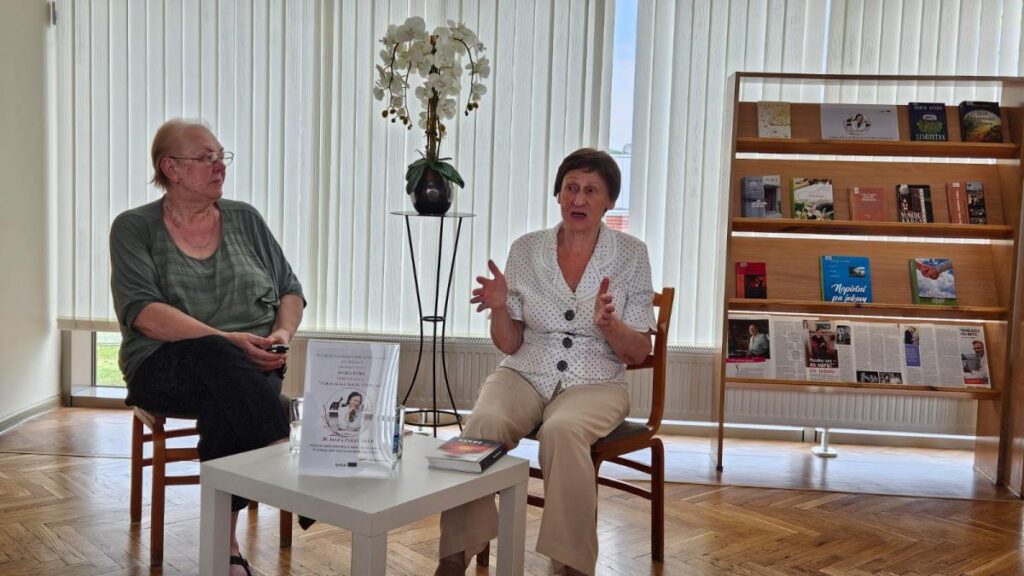 Rēzeknes bibliotēkā viesojās rakstniece Māra Svīre