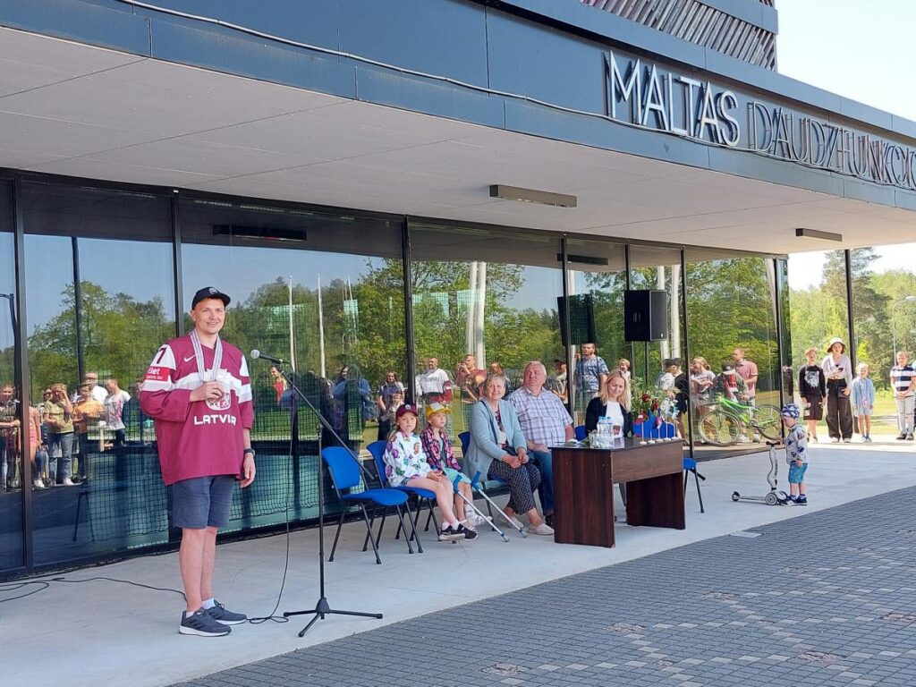 Maltā viesojas hokejists Oskars Cibuļskis