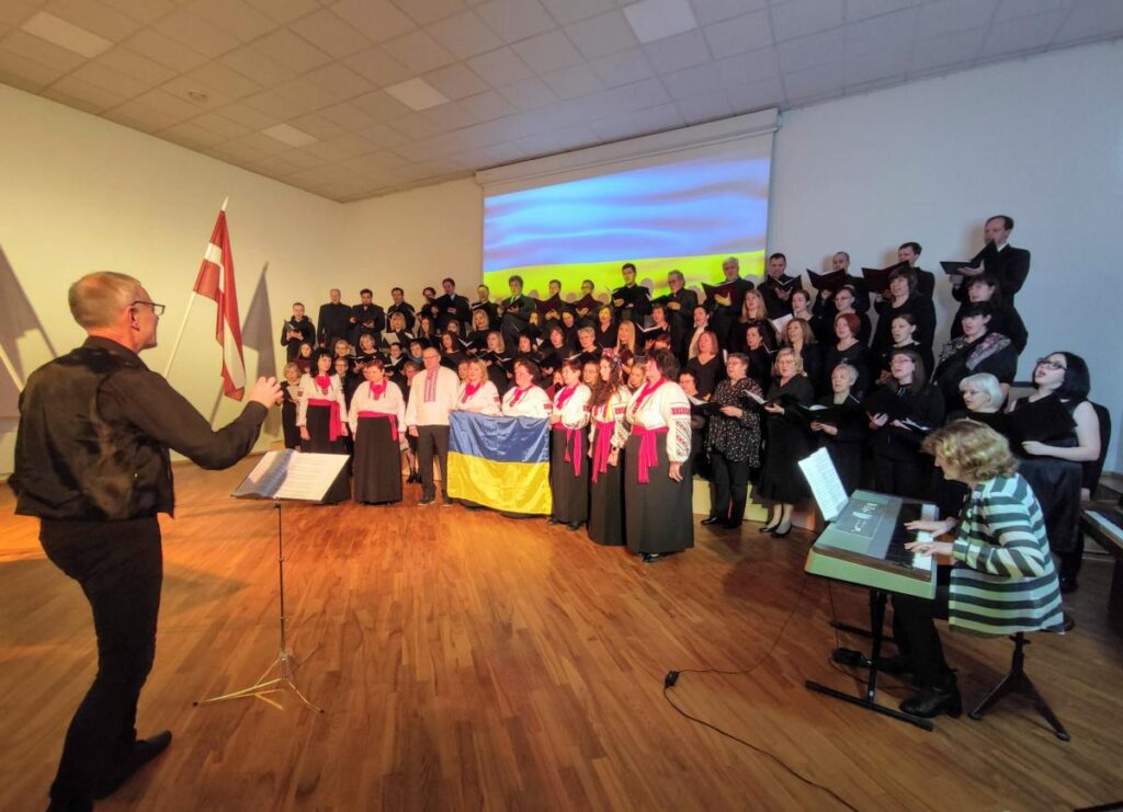 Kopkoris izdzied “Saule. Pērkons. Daugava” Ukrainas atbalstam