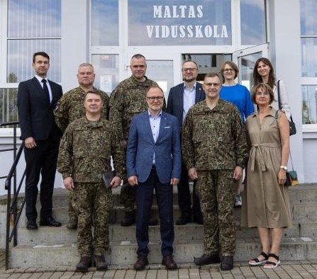 Aizsardzības ministrs apmeklēja Maltas vidusskolu un Lūznavu
