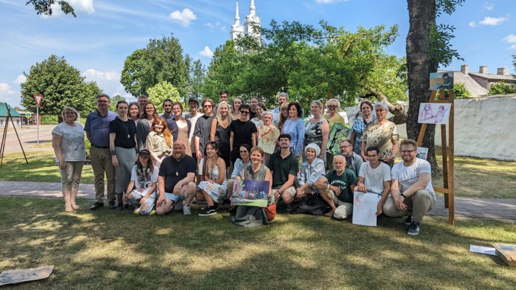 Mākslas plenērā 18 studenti iemūžina Viļānus