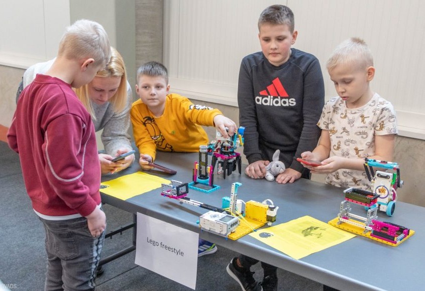 Viļānu vidusskolā aizvadīts Rēzeknes novada Lego Robotu turnīrs