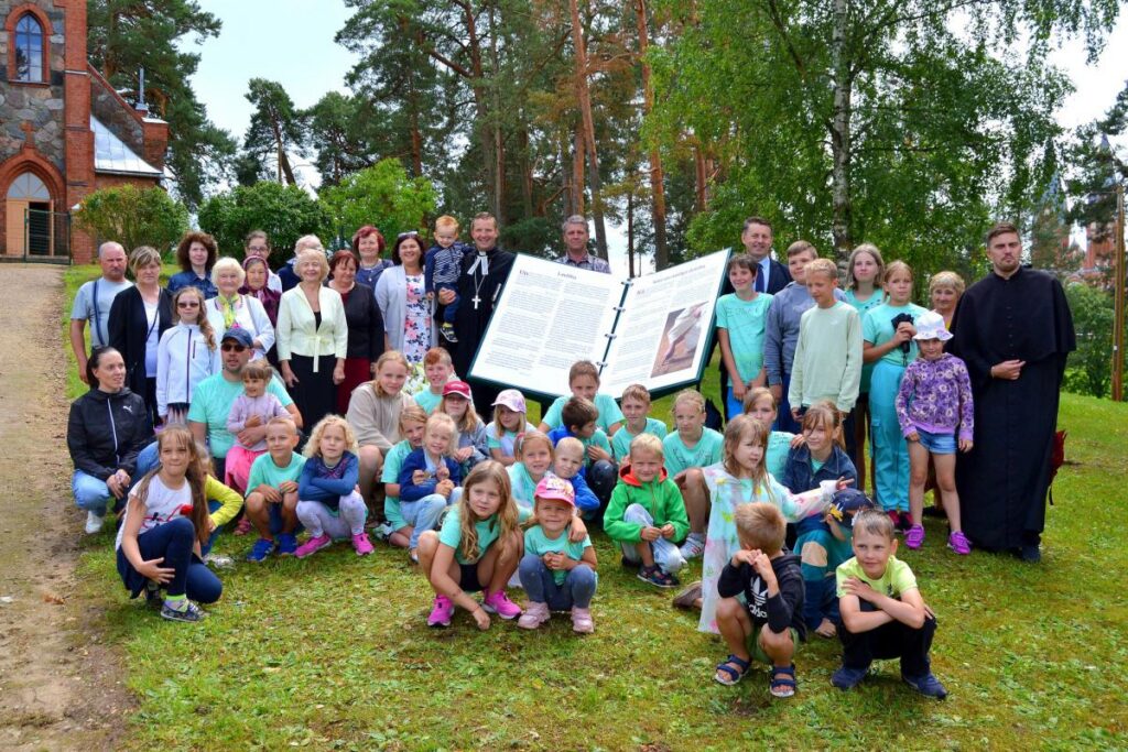Viļakā atklāts jauns vides objekts – grāmata