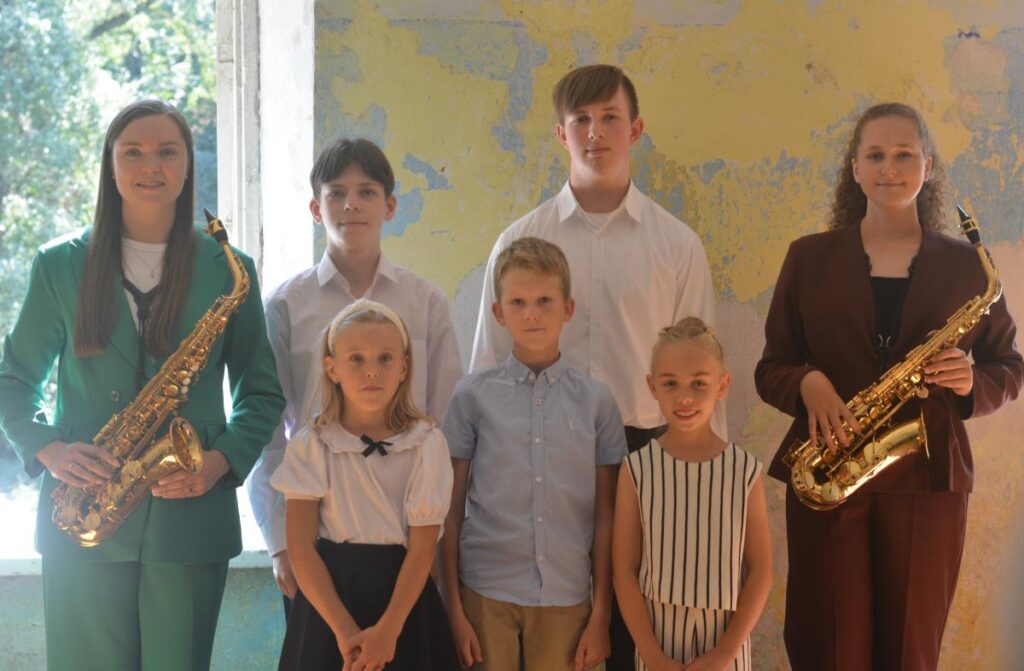 Aizvadīta muzikāla pēcpusdiena Ārdavas muižā