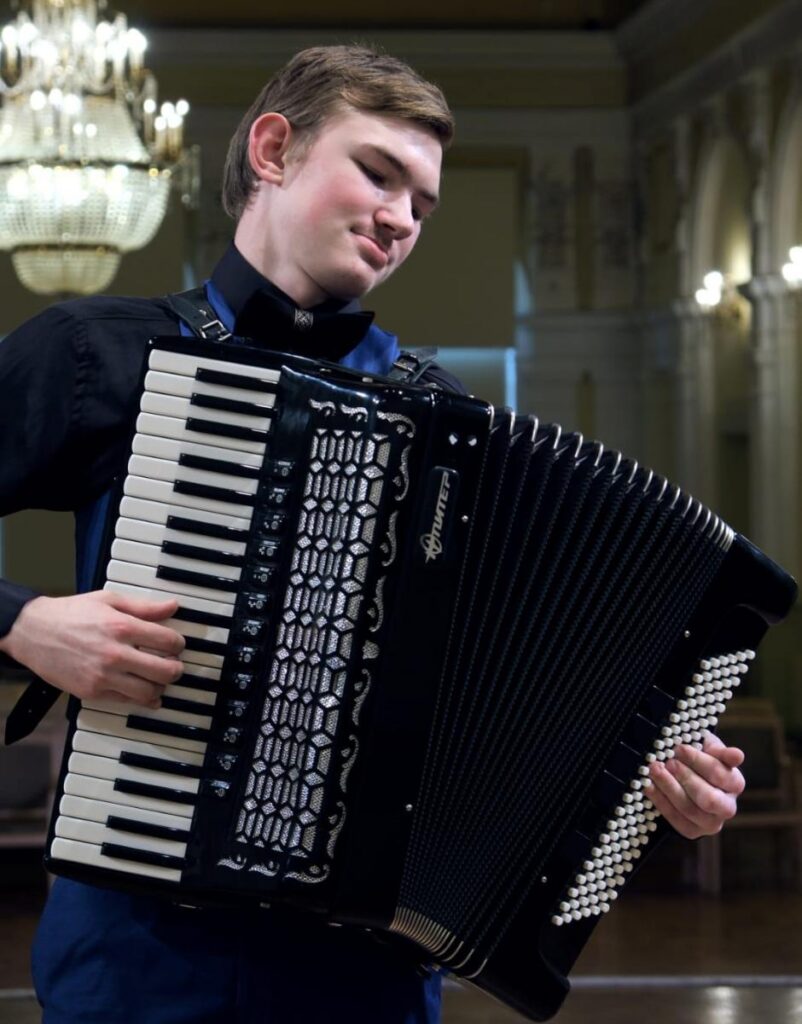 Atbalsti Andreja sapni par akordeonu!