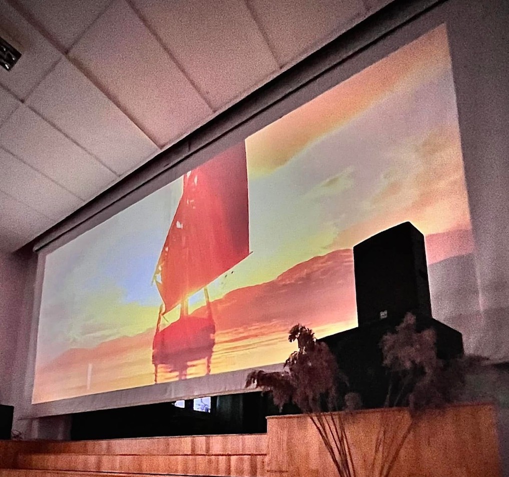 Atjaunoja kino ekrānu