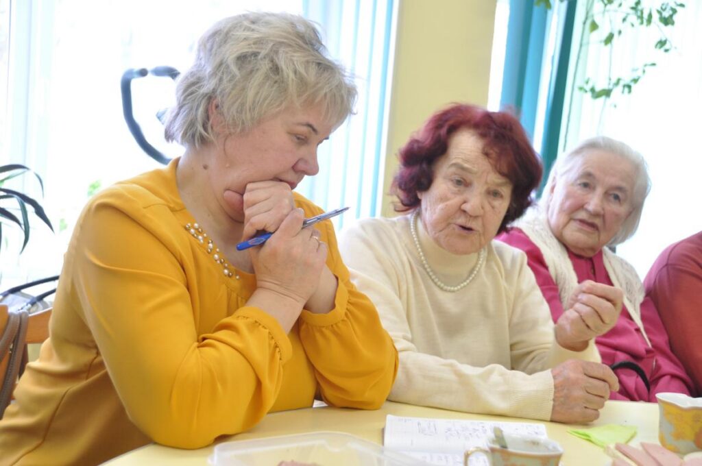 Preiļu novada seniori iztaujāja politiķus