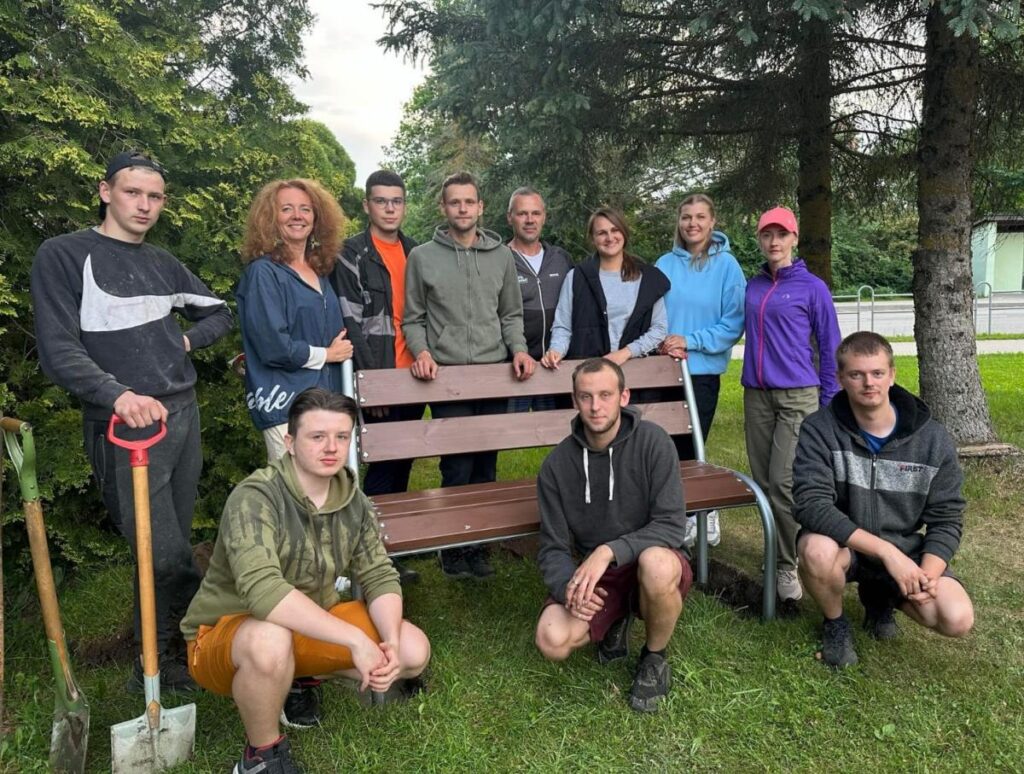 Riebiņos piepildīja senioru ideju par soliņiem