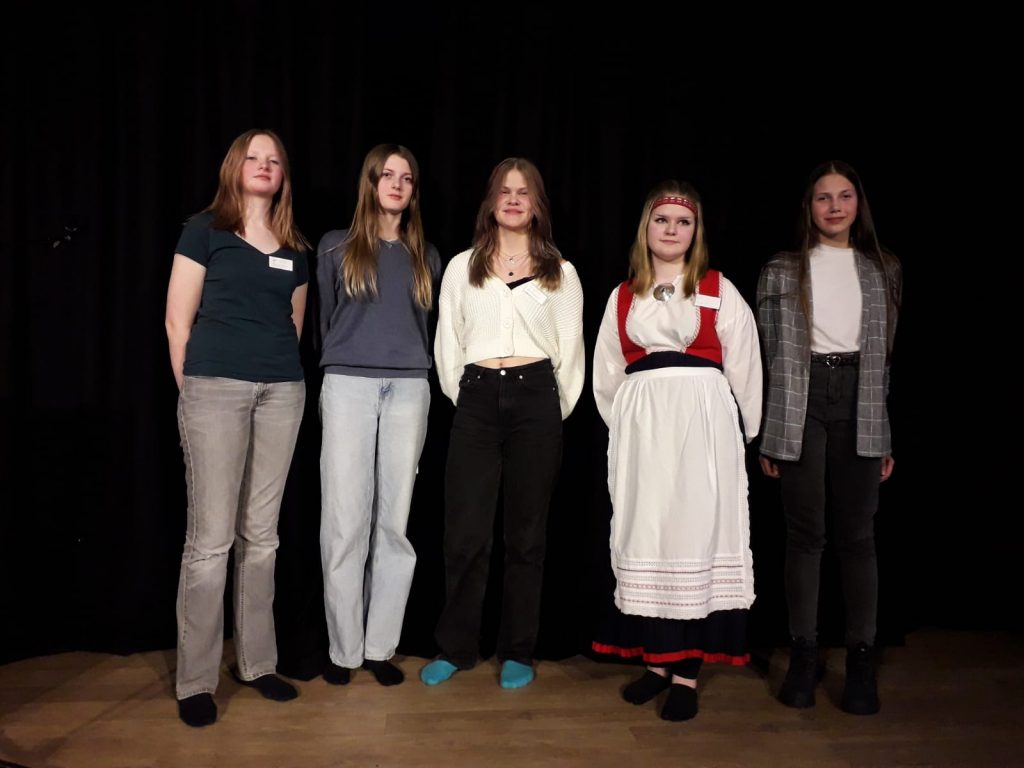 Skolēni meklē receptes, kā atdzīvināt lauku kopienu