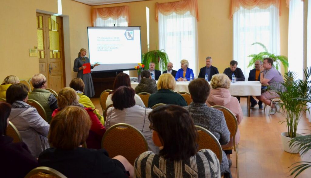 Upmalā runāja par sliktajiem ceļiem