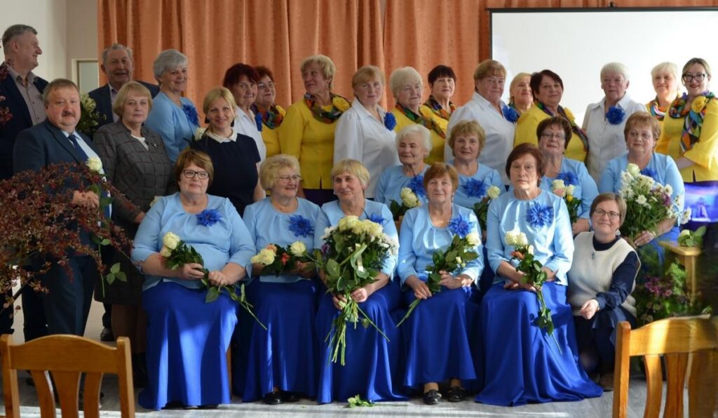 Iniciatīvas grupa “Sudrabsapņi” īsteno projektu “Sudrabskaņu tērpi – dziesmām un priekam”