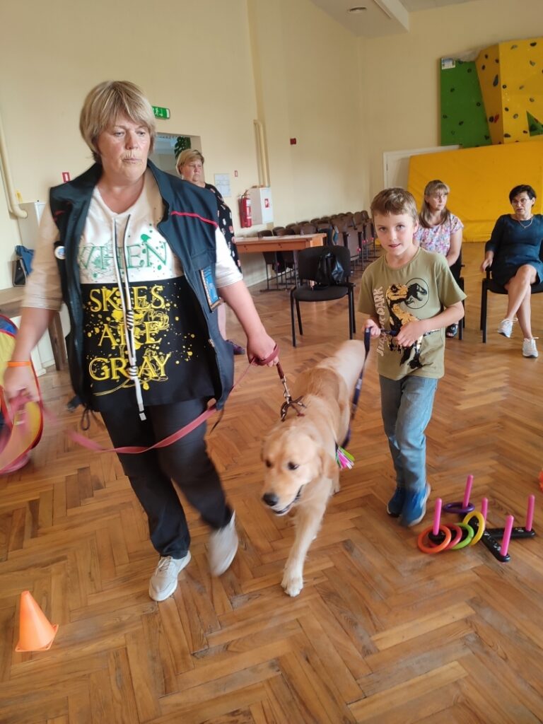 Preiļos uzsāktas kanisterapijas nodarbības bērniem