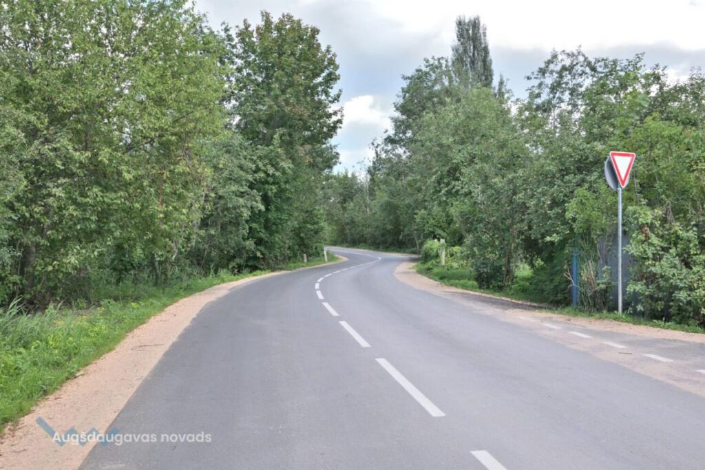 Kalkūnes pagastā noasfaltēts grants ceļa posms