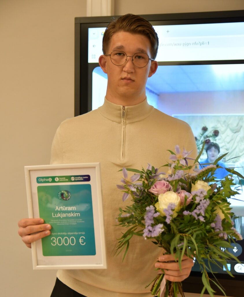 Skolotājs Arturs Lukjanskis – konkursa “Starp mums ir ķīmija!” stipendijas saņēmējs