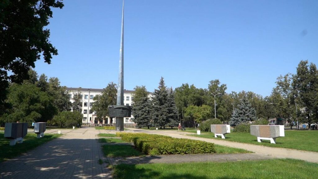 Daugavpils dome iebilst pret pieminekļu demontāžu, ministrs aicina drošības iestādes izvērtēt Elksniņa darbības
