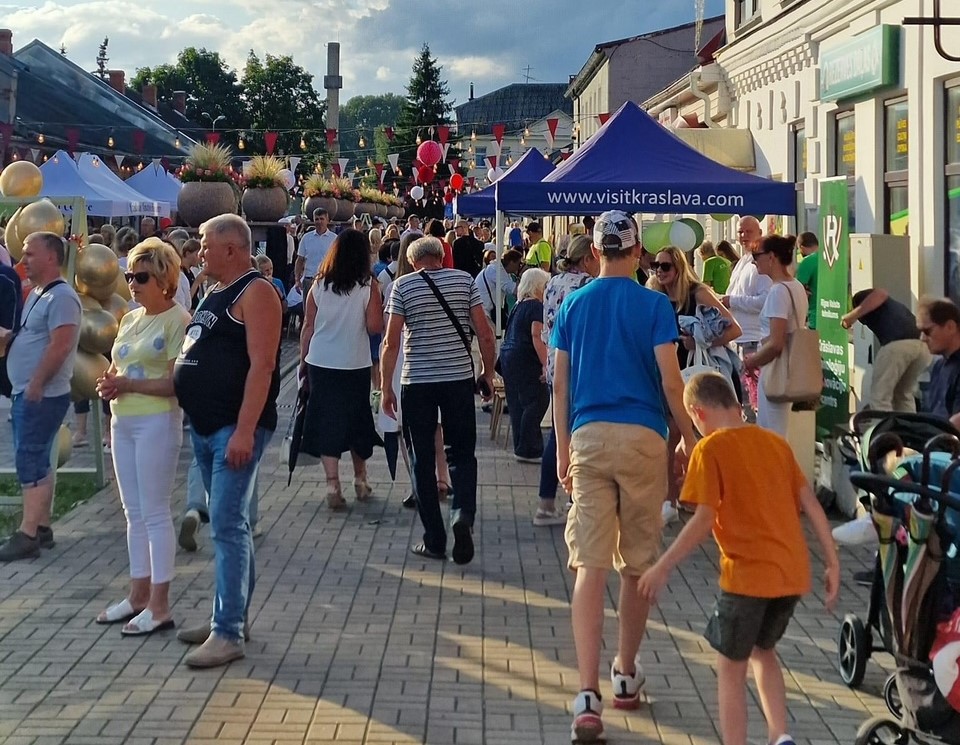 Krāslavieši un viesi līksmoja Krāslavas svētkos