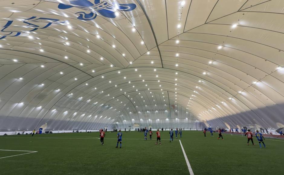Daugavpilī atklāta piepūšamā futbola halle