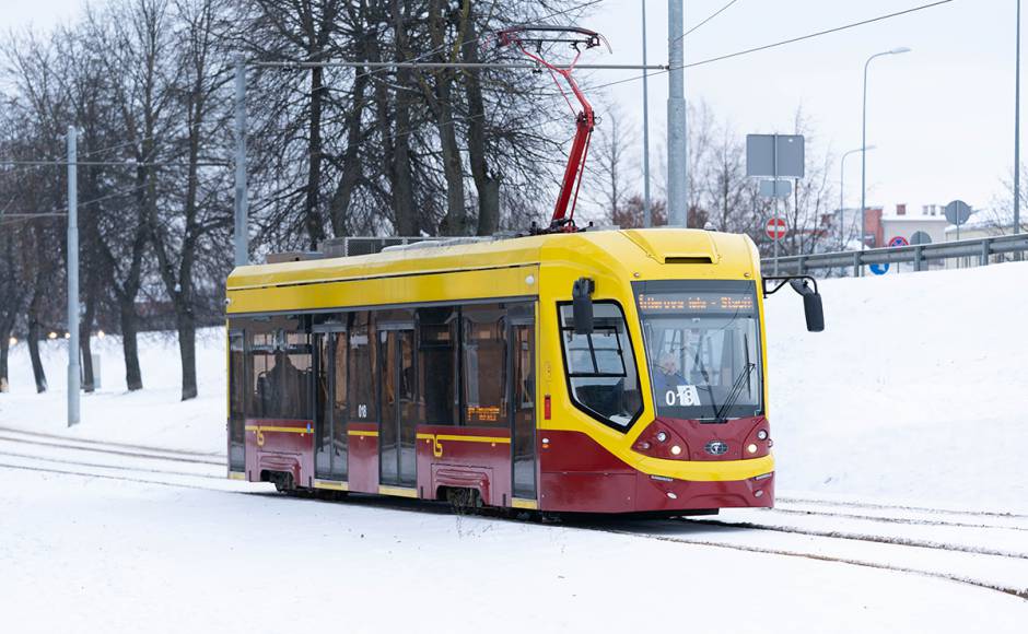 Daugavpilī kursē 4. maršruta tramvajs 