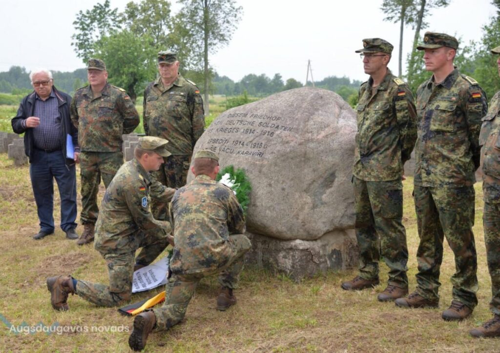 Šederes pagastā sakopj vācu karavīru kapus