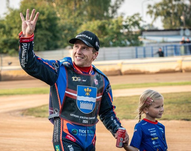 Andžejs Ļebedevs un viņa treneris saņems naudas balvas