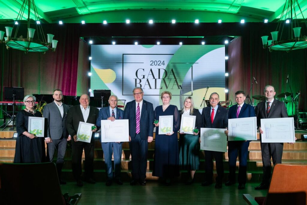 Daugavpils Universitātē labākajiem pasniedza Hesperīdu zelta ābolus