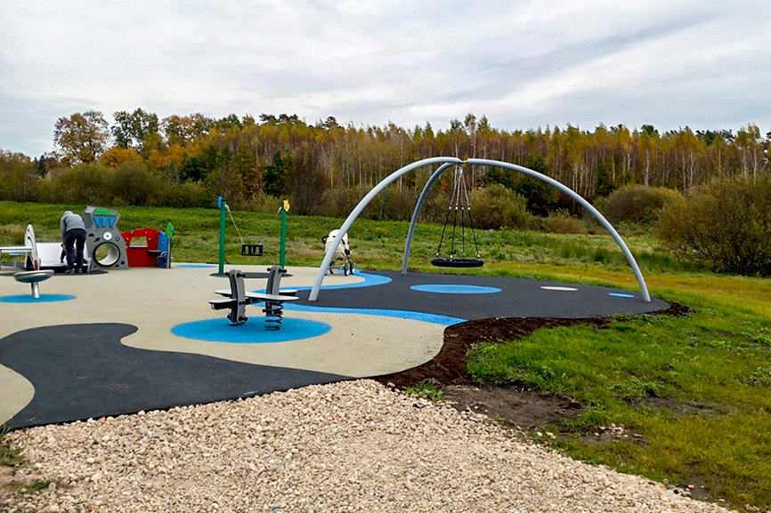 Dreiliņos izbūvēts bērnu rotaļlaukums