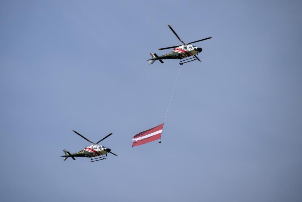 Rēzeknē Brīvības svētki aizvadīti ar vērienīgu militāro parādi